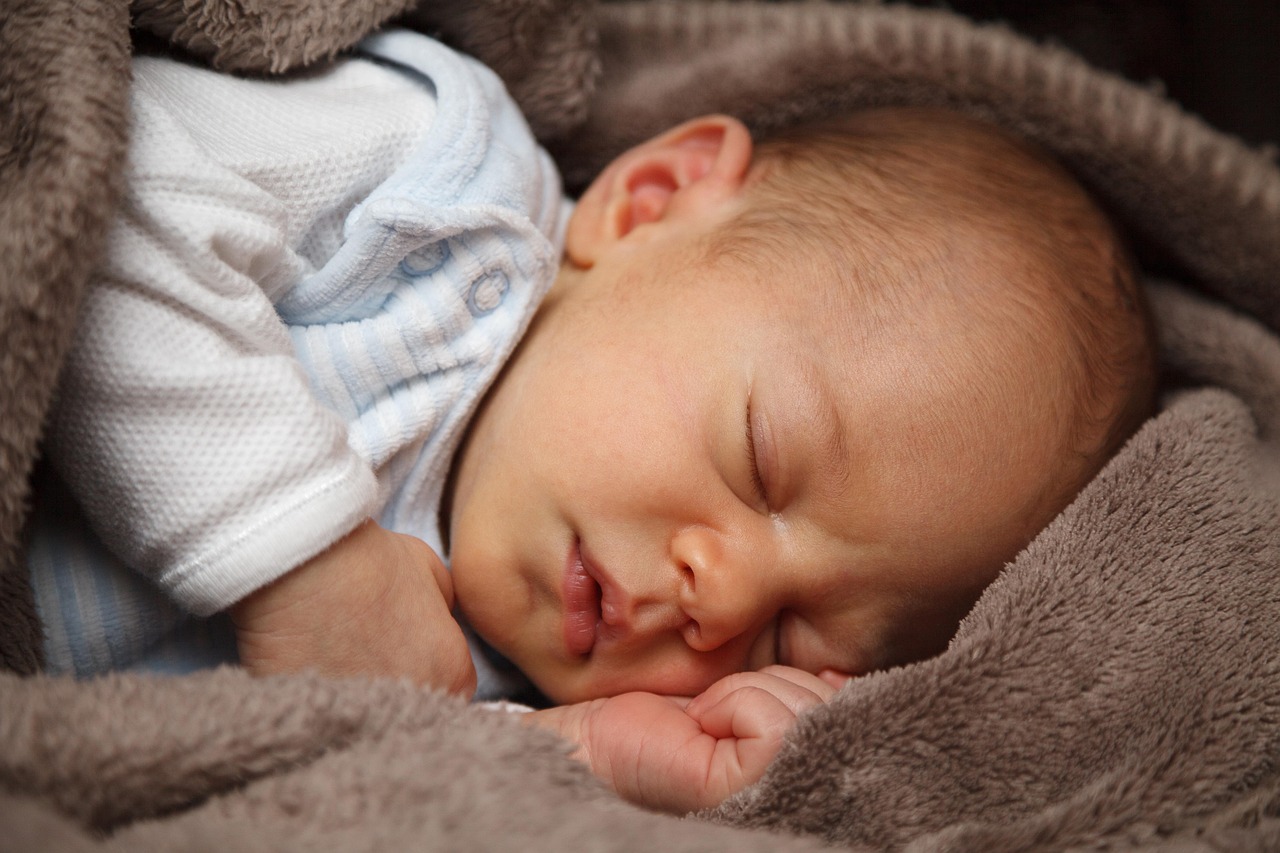 baby ratgeber 2025: die besten tipps für einen entspannten start ins familienleben